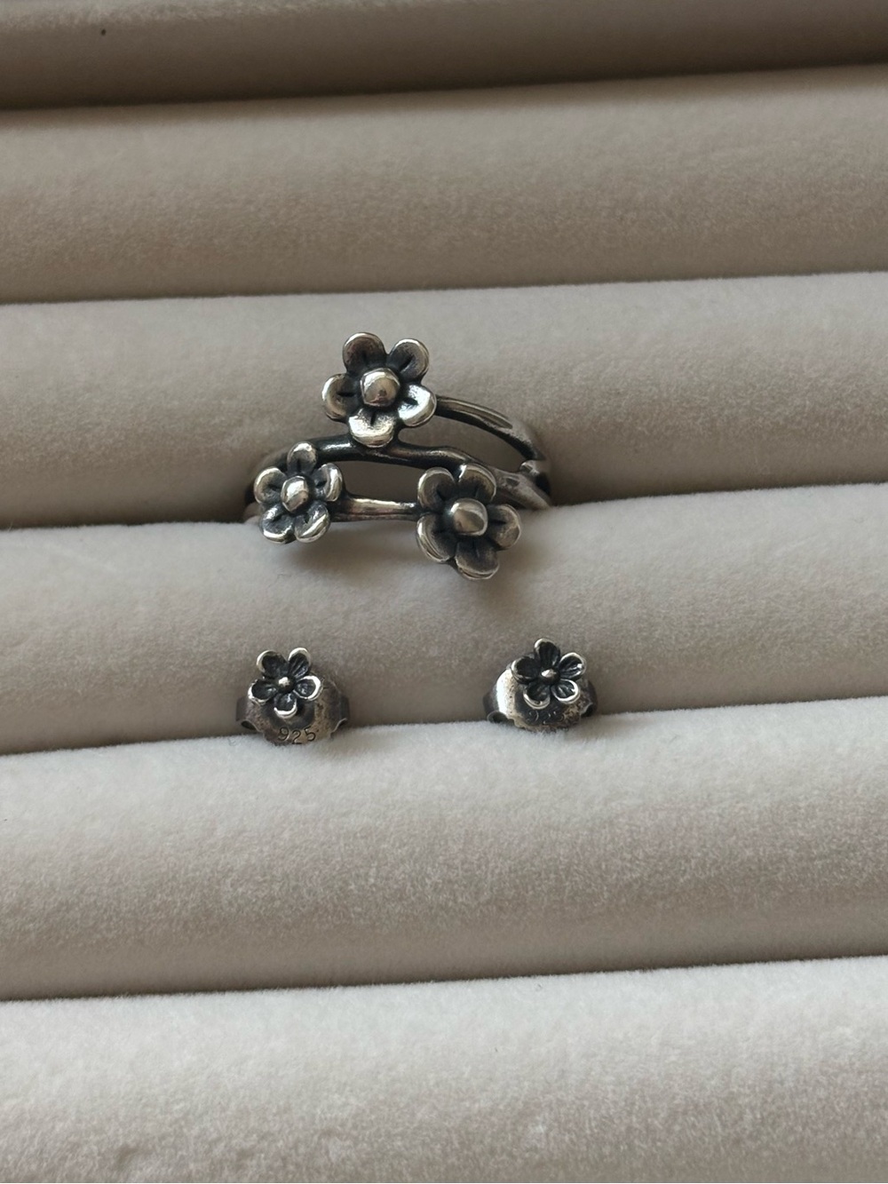 RARE RETIRED James Avery Sterling Silver Floral Matching Ring & Earring Set